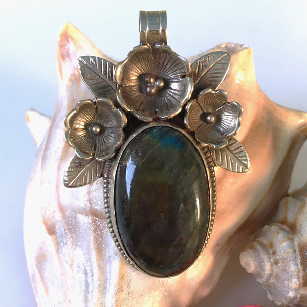 Labradorite Pendant Polished Flower and Leaf design Tibetan Silver