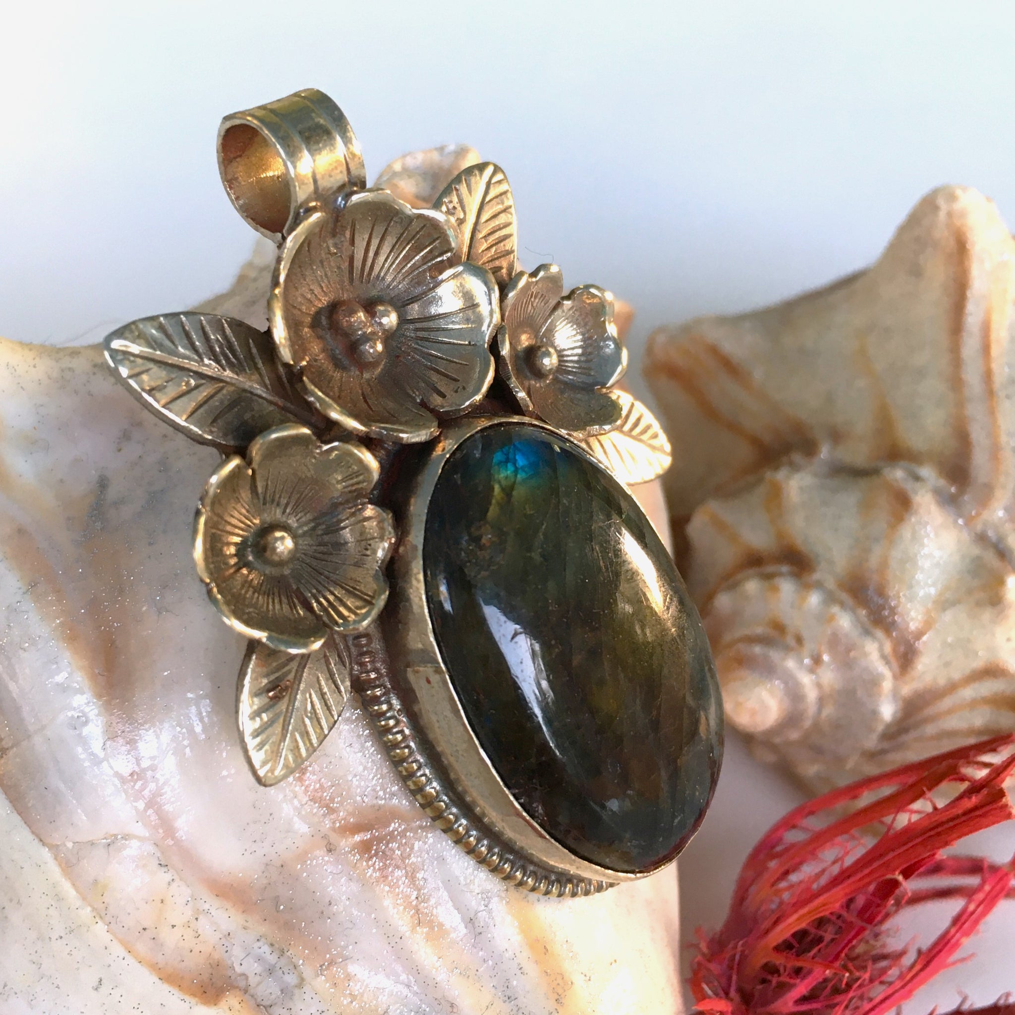 Labradorite Pendant Polished Flower and Leaf design Tibetan Silver
