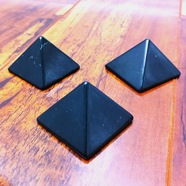 Shungite polish Pyramid Crystal Small