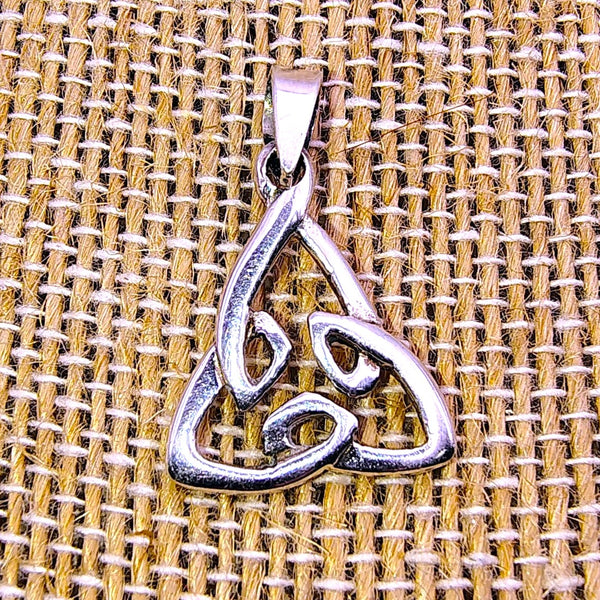 Celtic Triquetra "Trinity Knot" design Pendant Sterling Silver